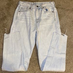 American Eagle Mom Jeans Light Wash